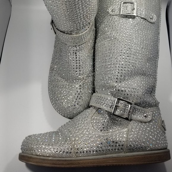 Bringing the bling! Shiekh knee length fur-lined boots and True Religion tee. - Picture 10 of 16